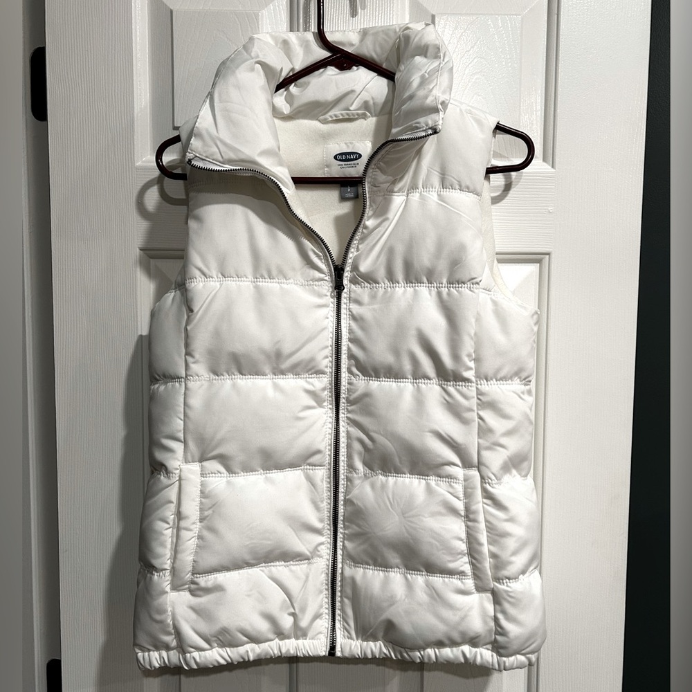Old Navy White Puffer Vest - fleece lined - like new
